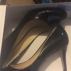 Black pumps